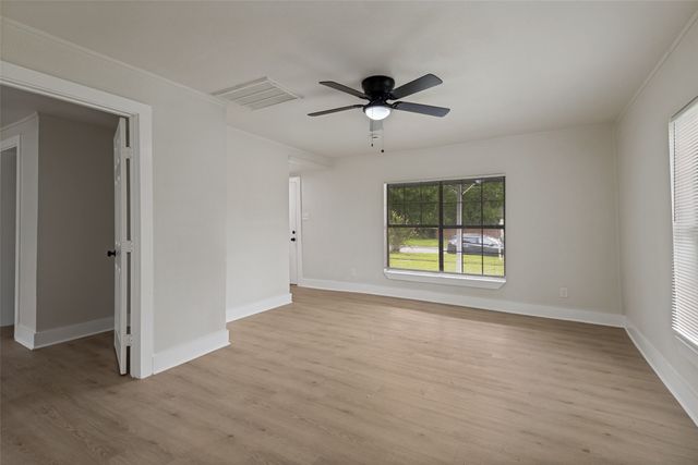 806 E Brin Street, Terrell, TX 75160