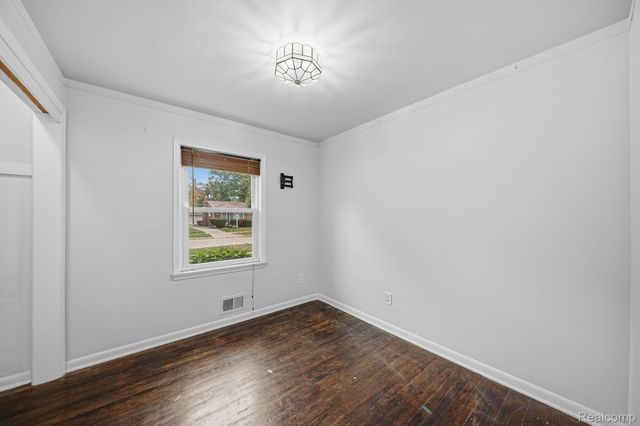 9293 Virginia Street, Livonia, MI 48150