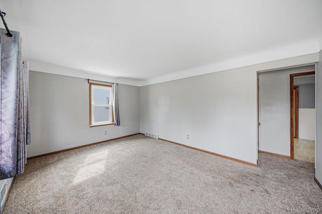 9293 Virginia Street, Livonia, MI 48150