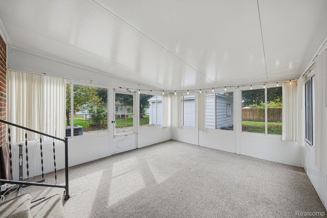 9293 Virginia Street, Livonia, MI 48150