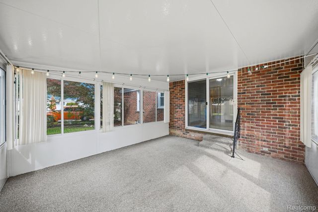 9293 Virginia Street, Livonia, MI 48150