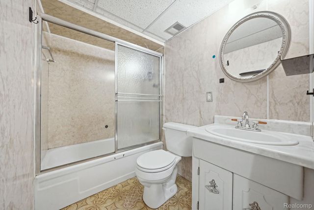 9293 Virginia Street, Livonia, MI 48150