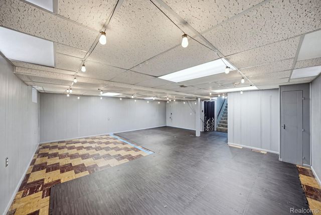 9293 Virginia Street, Livonia, MI 48150