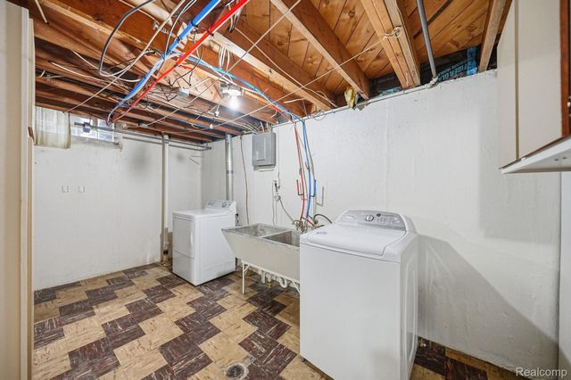 9293 Virginia Street, Livonia, MI 48150