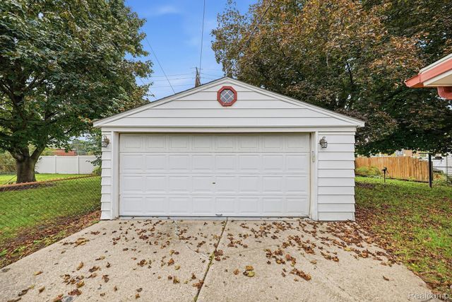 9293 Virginia Street, Livonia, MI 48150