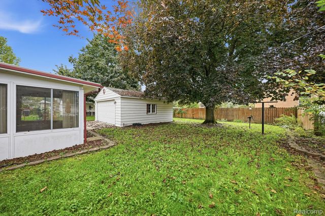 9293 Virginia Street, Livonia, MI 48150