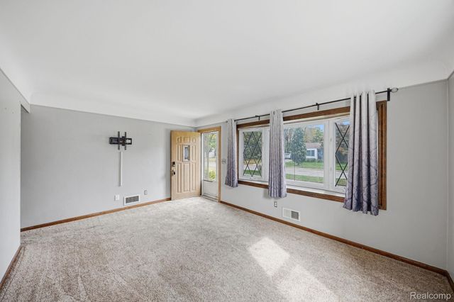 9293 Virginia Street, Livonia, MI 48150
