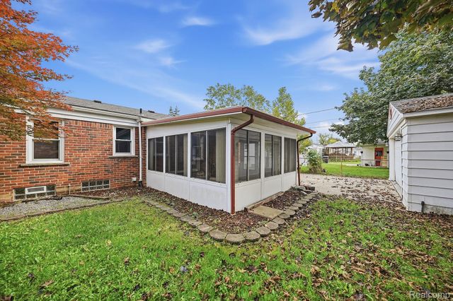 9293 Virginia Street, Livonia, MI 48150