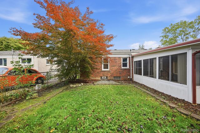 9293 Virginia Street, Livonia, MI 48150