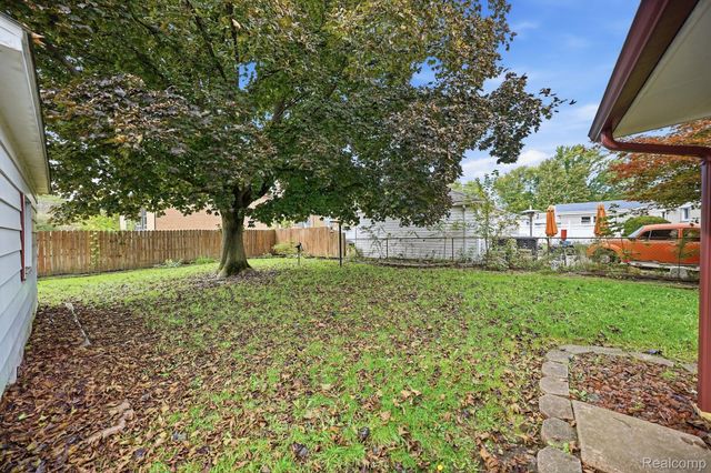 9293 Virginia Street, Livonia, MI 48150
