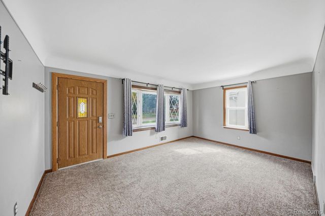 9293 Virginia Street, Livonia, MI 48150