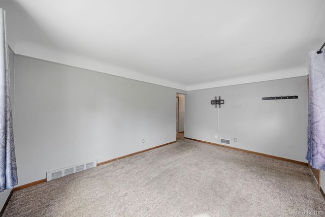 9293 Virginia Street, Livonia, MI 48150