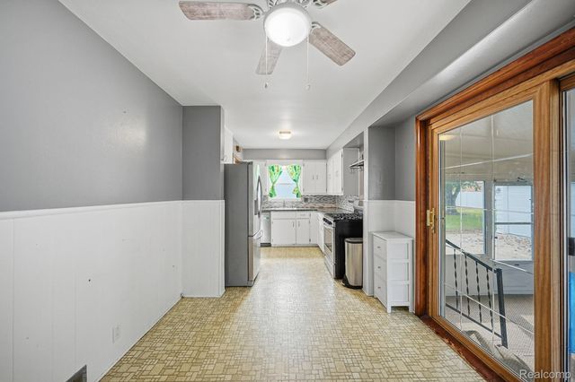 9293 Virginia Street, Livonia, MI 48150