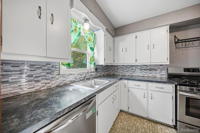 9293 Virginia Street, Livonia, MI 48150