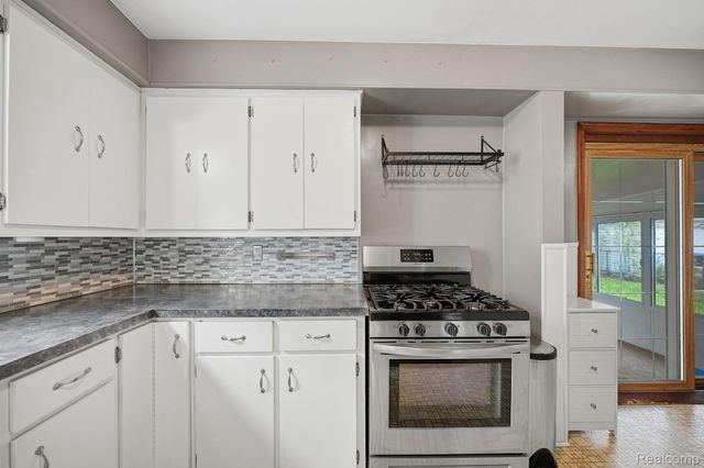 9293 Virginia Street, Livonia, MI 48150