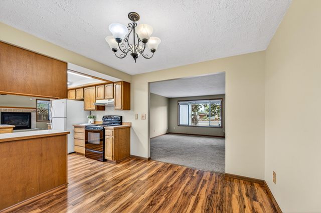 2747 SW 23rd Street, Redmond, OR 97756