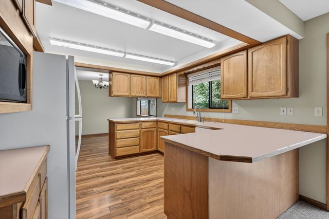 2747 SW 23rd Street, Redmond, OR 97756