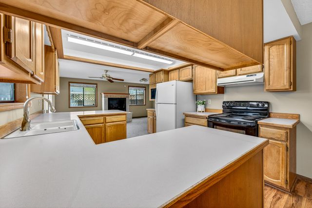 2747 SW 23rd Street, Redmond, OR 97756