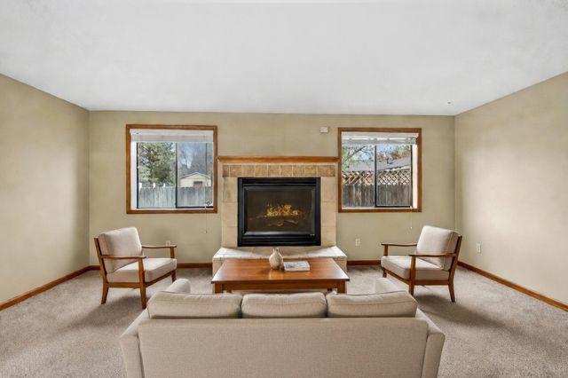 2747 SW 23rd Street, Redmond, OR 97756