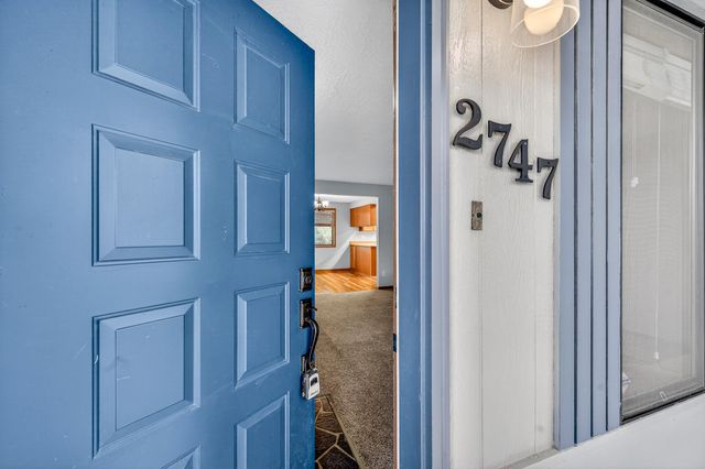 2747 SW 23rd Street, Redmond, OR 97756