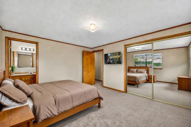 2747 SW 23rd Street, Redmond, OR 97756