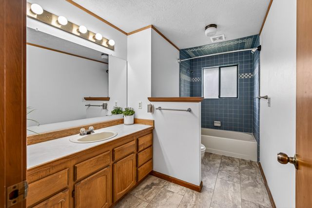 2747 SW 23rd Street, Redmond, OR 97756