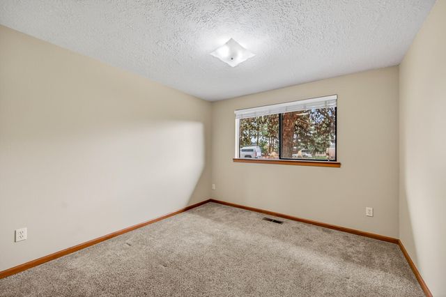 2747 SW 23rd Street, Redmond, OR 97756