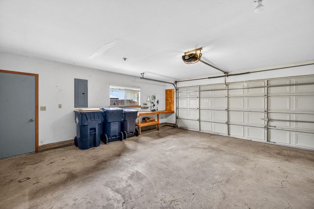 2747 SW 23rd Street, Redmond, OR 97756