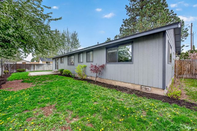 2747 SW 23rd Street, Redmond, OR 97756