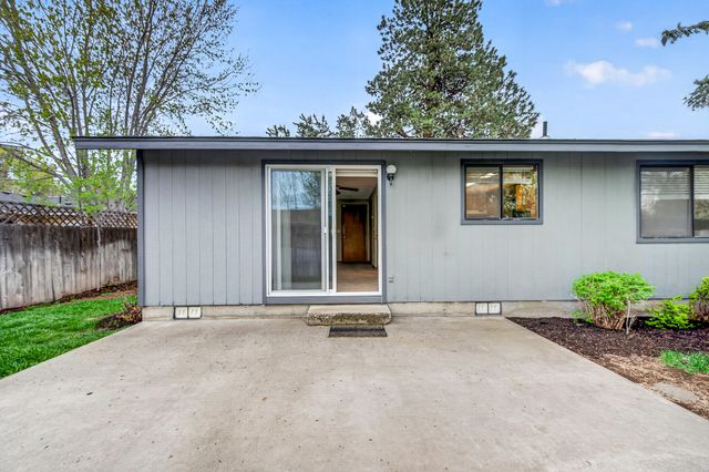 2747 SW 23rd Street, Redmond, OR 97756