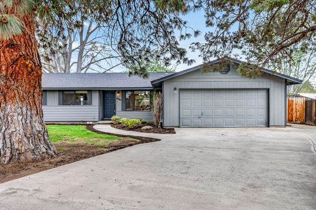 2747 SW 23rd Street, Redmond, OR 97756