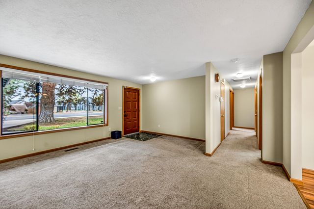 2747 SW 23rd Street, Redmond, OR 97756