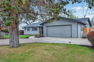 2747 SW 23rd Street, Redmond, OR 97756