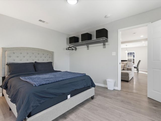 1110 W Clarendon Drive, Dallas, TX 75208