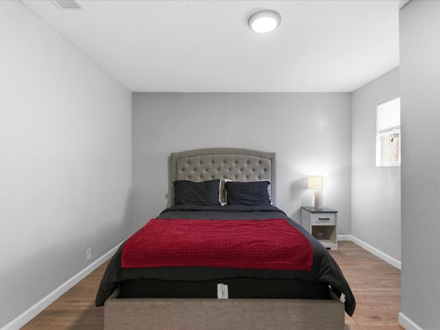 1110 W Clarendon Drive, Dallas, TX 75208