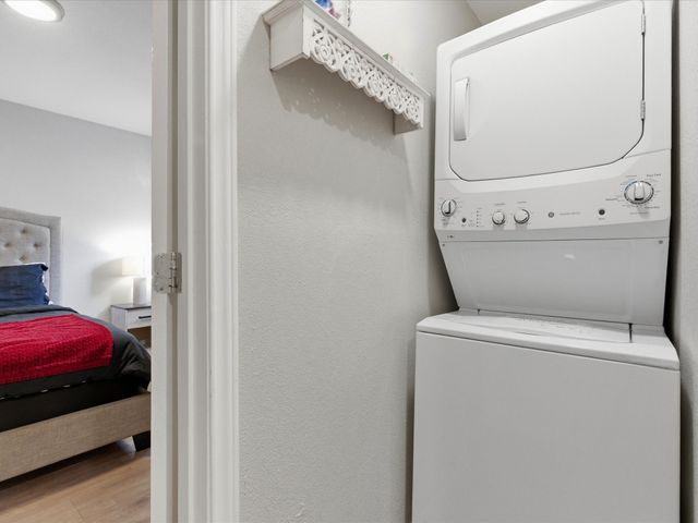 1110 W Clarendon Drive, Dallas, TX 75208