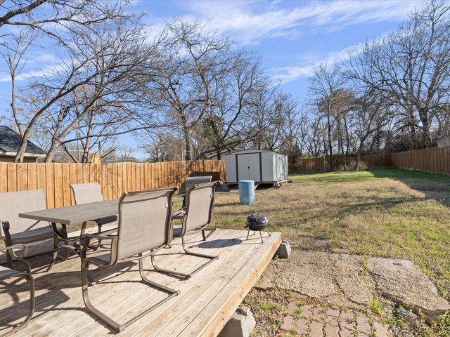 1110 W Clarendon Drive, Dallas, TX 75208