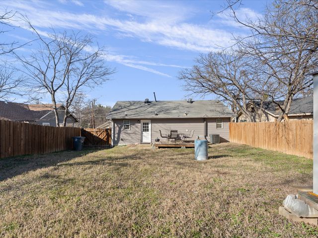 1110 W Clarendon Drive, Dallas, TX 75208