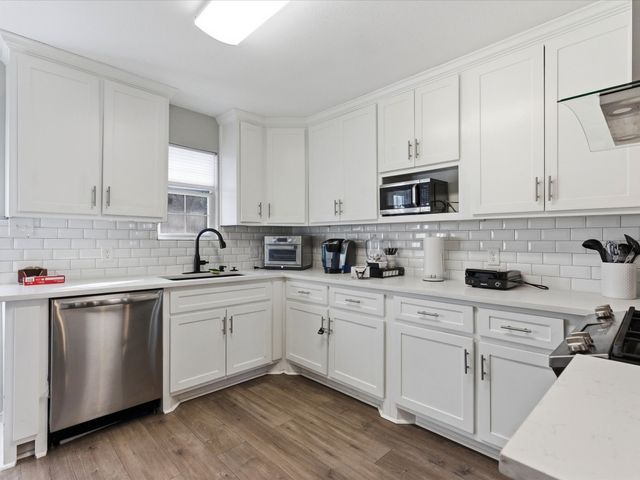 1110 W Clarendon Drive, Dallas, TX 75208