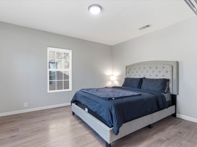 1110 W Clarendon Drive, Dallas, TX 75208