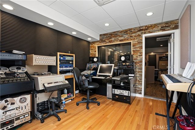 7921 Fallbrook, West Hills, CA 91304