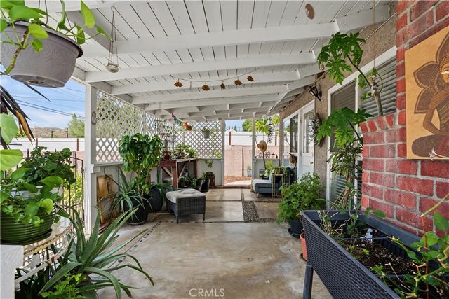 7921 Fallbrook, West Hills, CA 91304