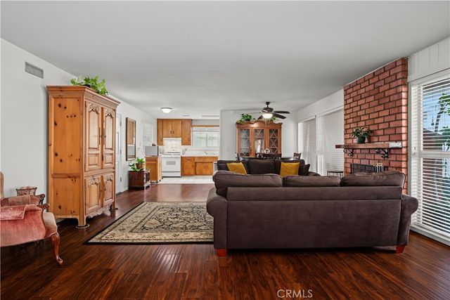 7921 Fallbrook, West Hills, CA 91304