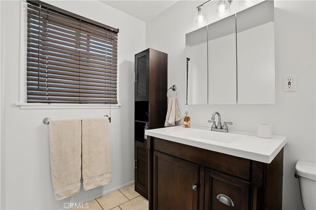 7921 Fallbrook, West Hills, CA 91304