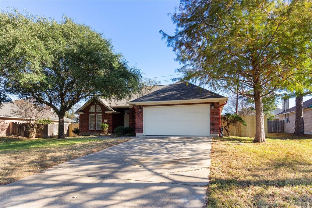 4401 Brompton Lane, Bryan, TX 77802