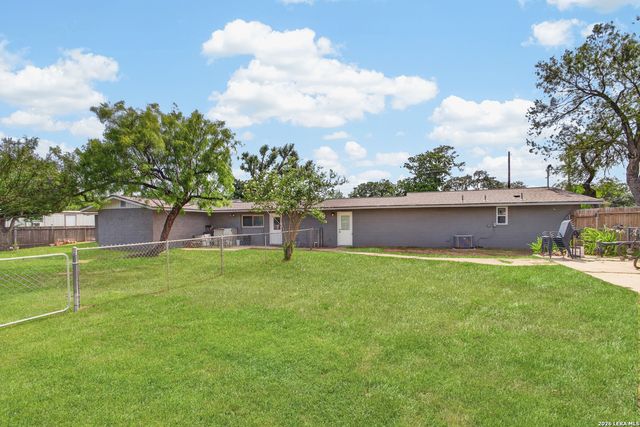 203 & 209 Greenlawn, Pleasanton, TX 78064