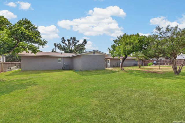 203 & 209 Greenlawn, Pleasanton, TX 78064