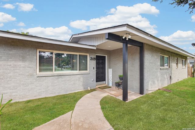 203 & 209 Greenlawn, Pleasanton, TX 78064