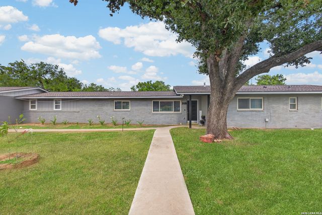 203 & 209 Greenlawn, Pleasanton, TX 78064
