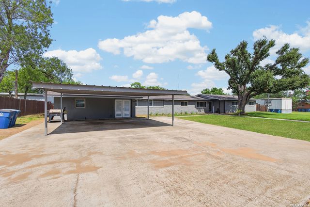 203 & 209 Greenlawn, Pleasanton, TX 78064
